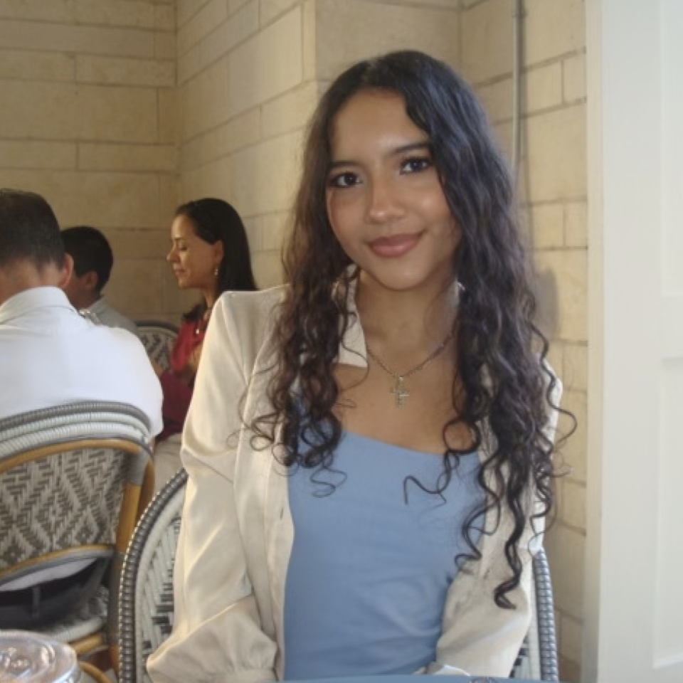 valeria patino headshot